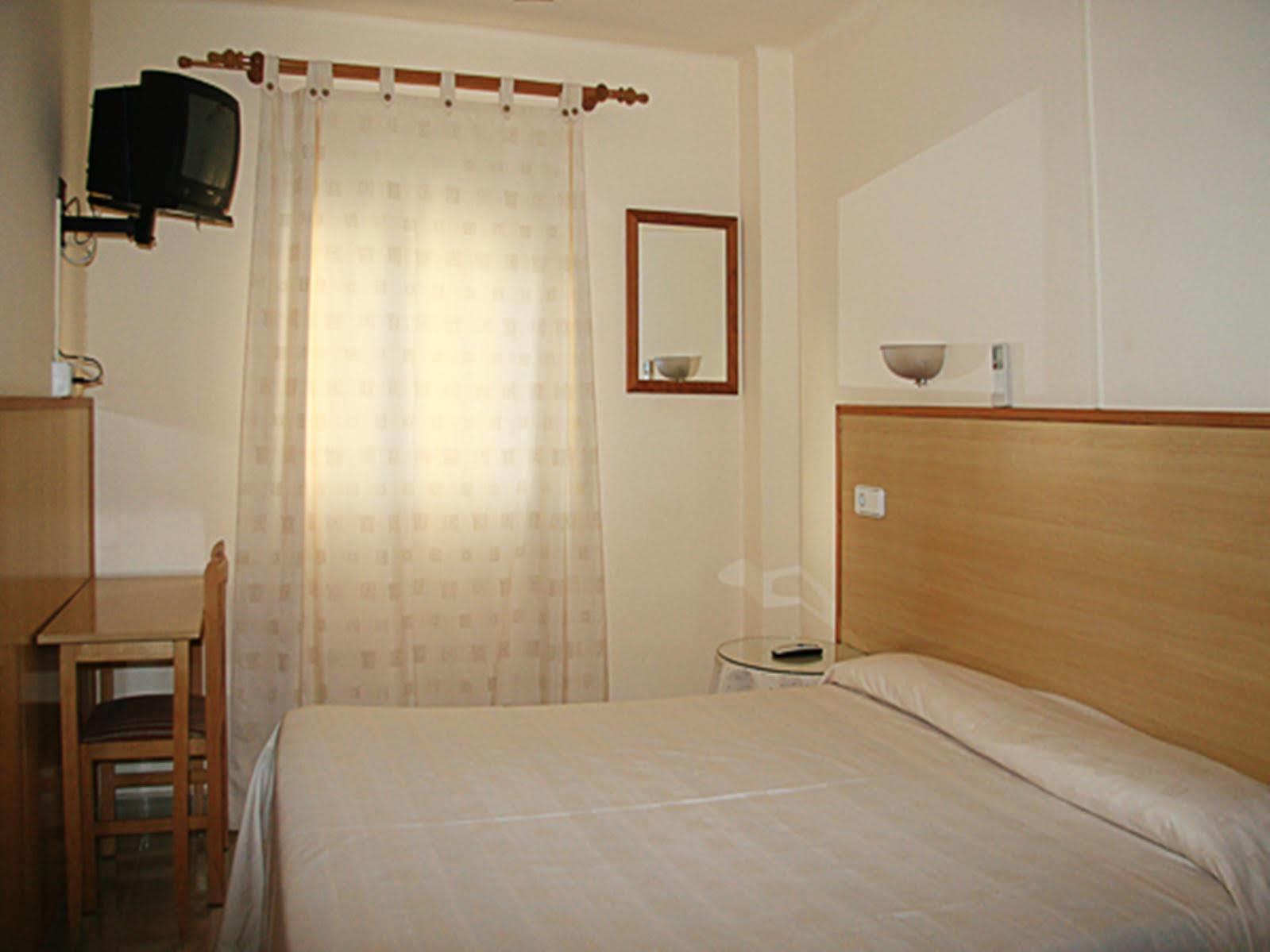 Hostal Residencia Europa Punico Hotel Ibiza-stad Buitenkant foto