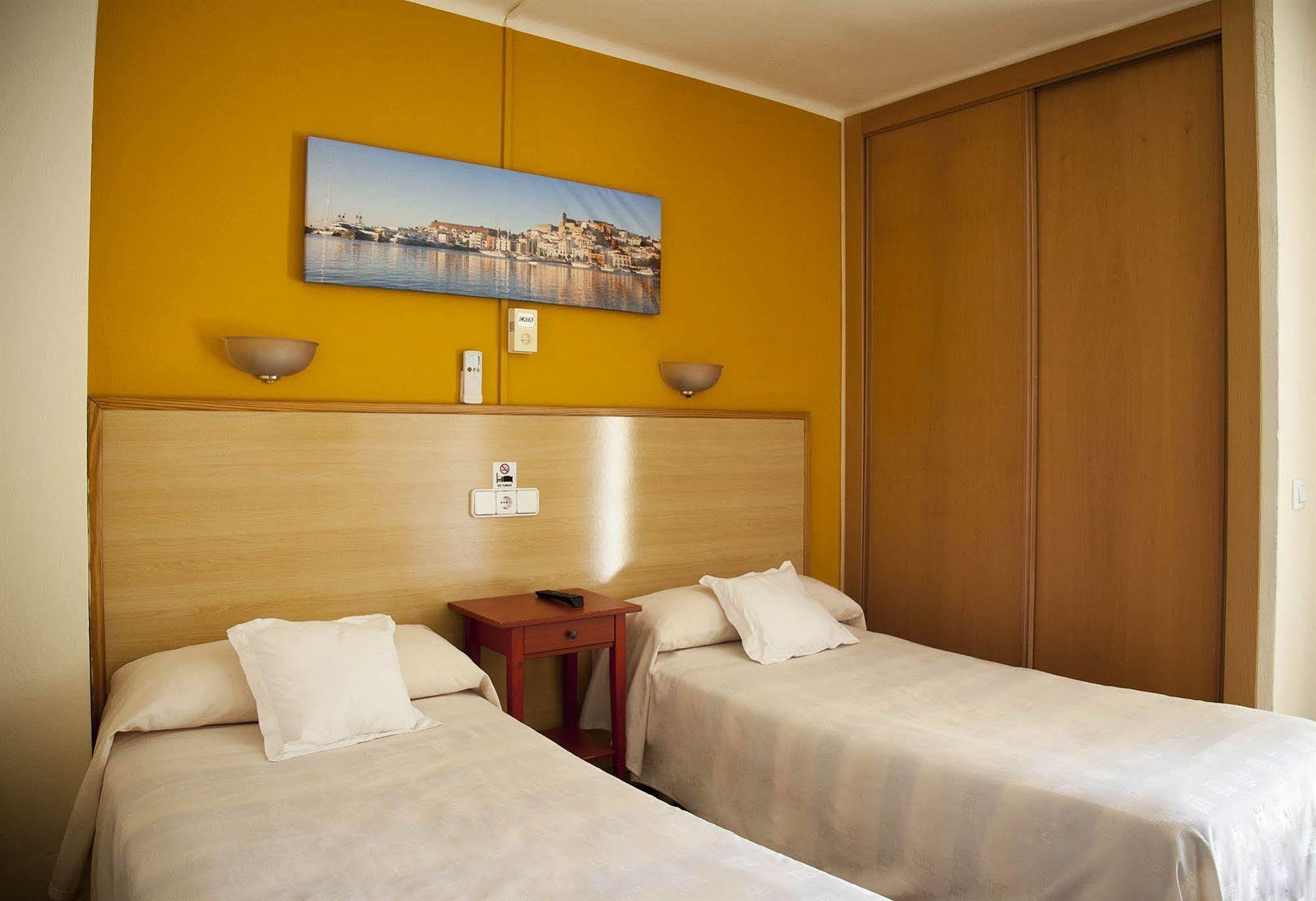 Hostal Residencia Europa Punico Hotel Ibiza-stad Buitenkant foto